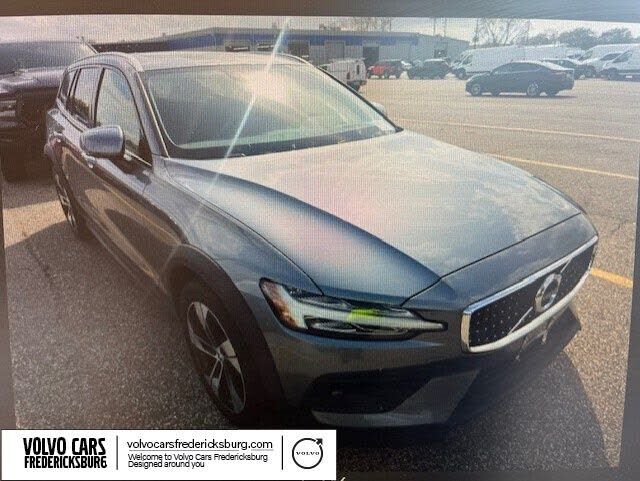 2021 VOLVO V60CC