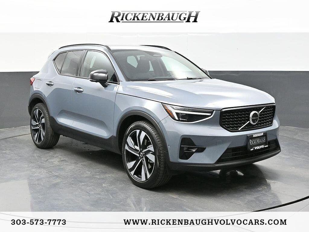 2023 VOLVO XC40