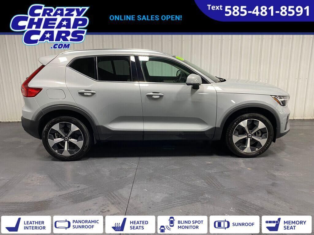 2024 VOLVO XC40