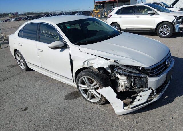 2016 VOLKSWAGEN Passat