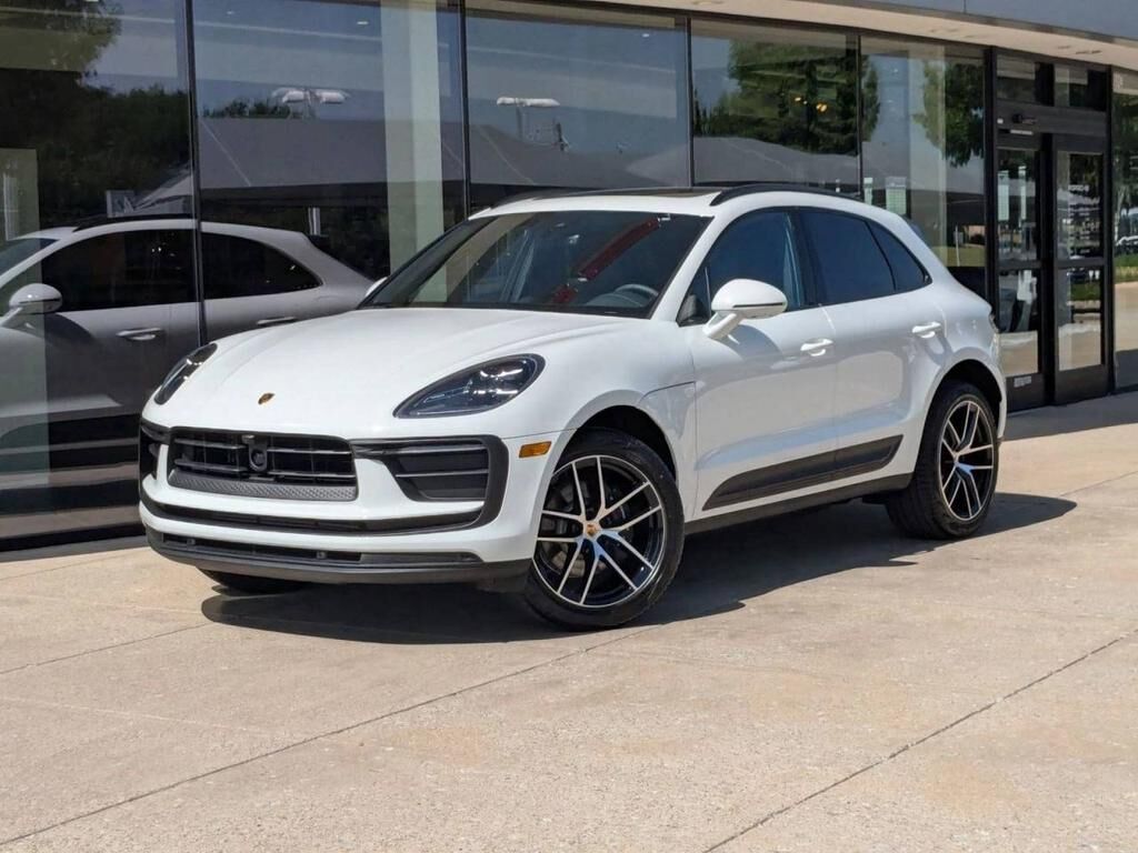 2025 PORSCHE Macan