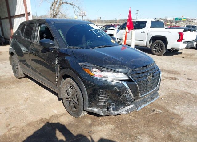 2021 NISSAN Kicks