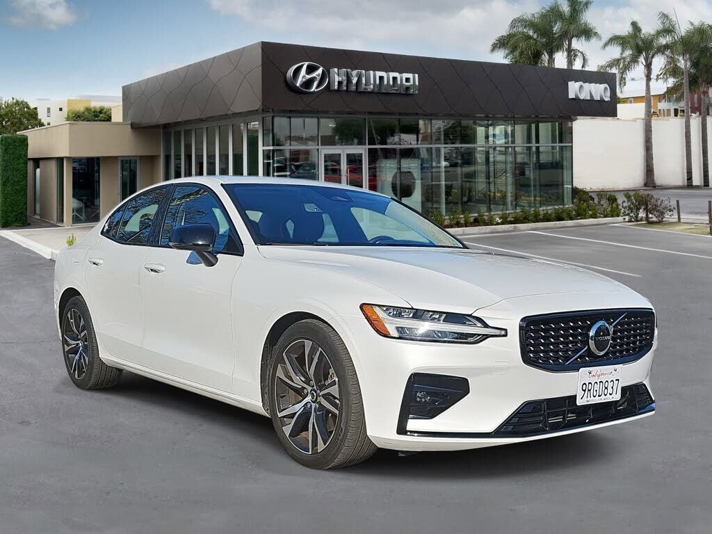 2024 VOLVO S60