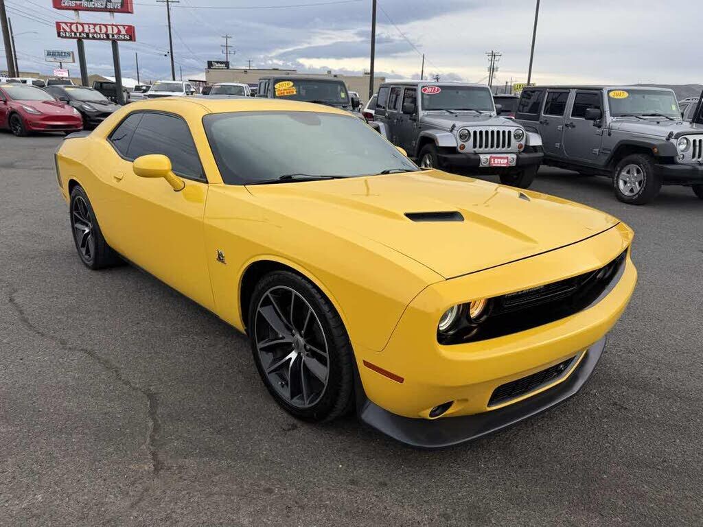 2017 DODGE Challenger