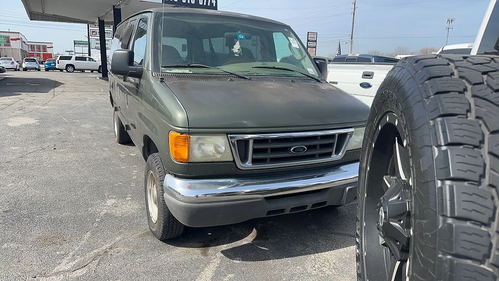 2005 FORD E-350