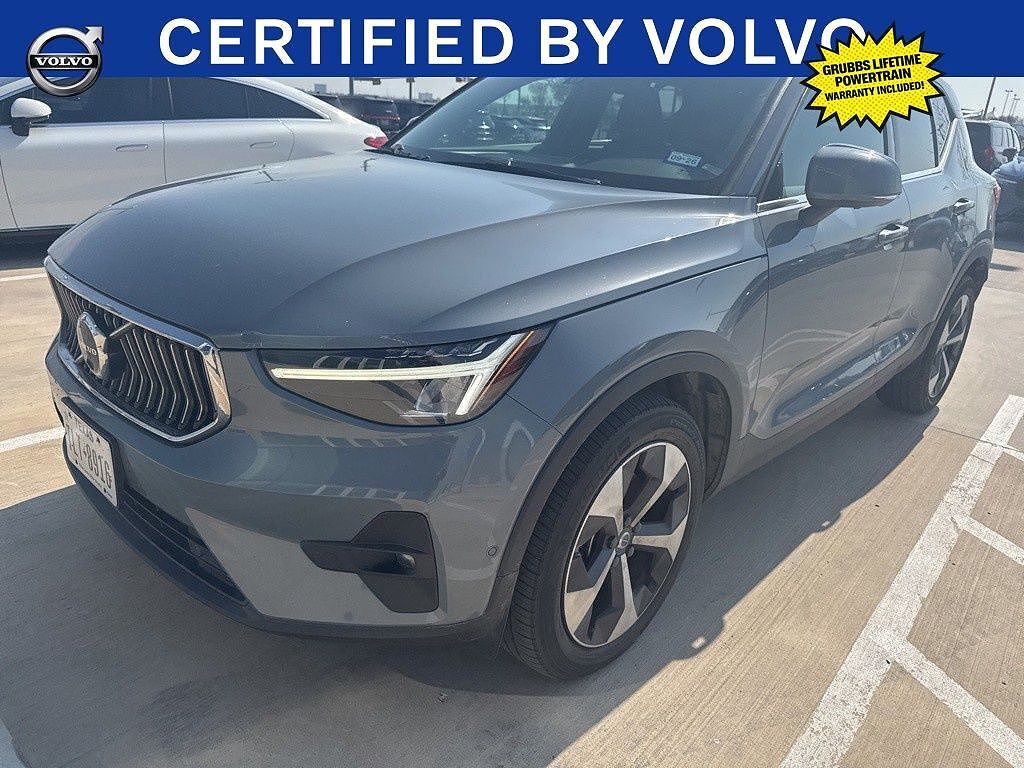 2023 VOLVO XC40