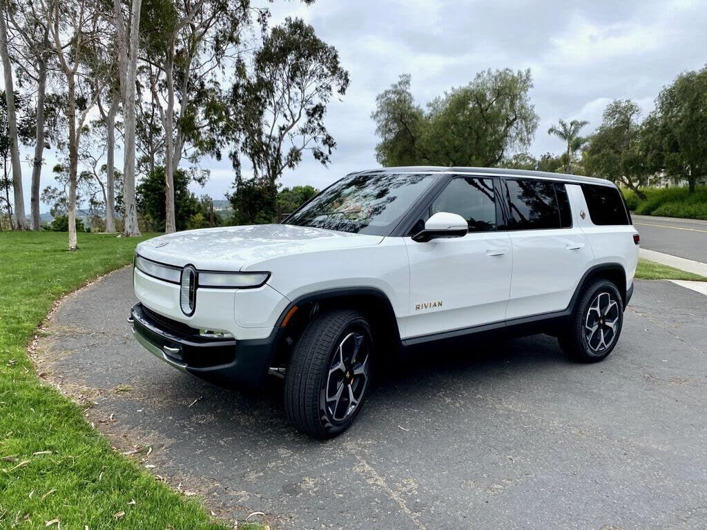 2023 RIVIAN R1S