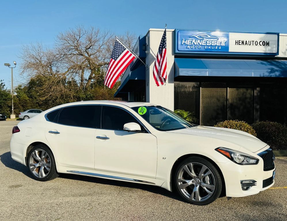 2017 INFINITI Q70L