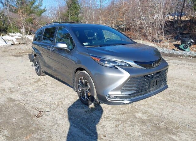 2026 TOYOTA Sienna