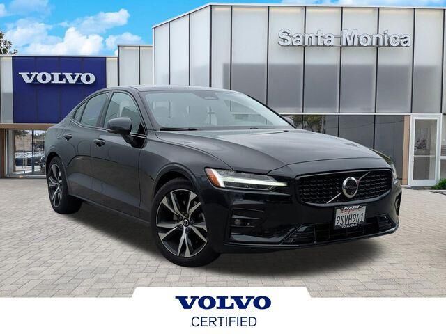 2025 VOLVO S60