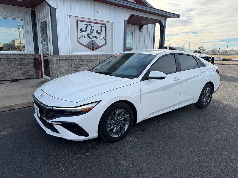 2024 HYUNDAI Elantra