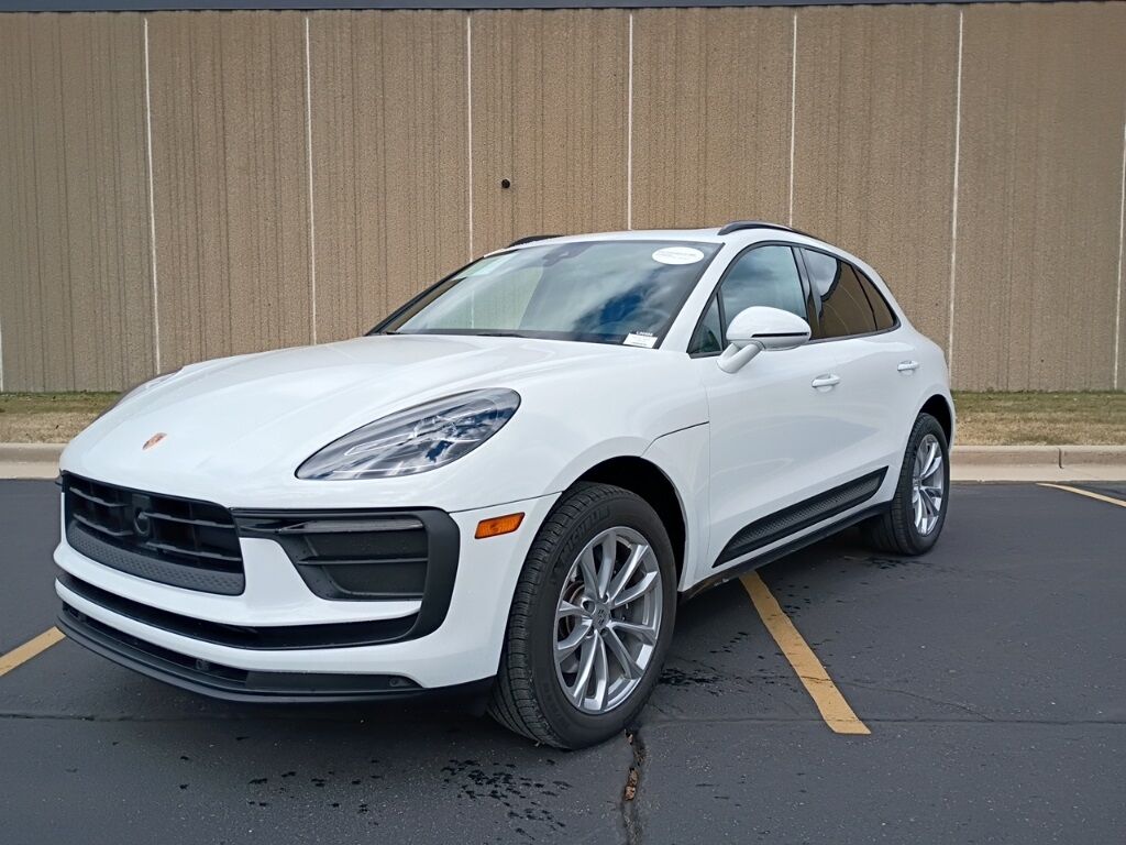 2026 PORSCHE Macan