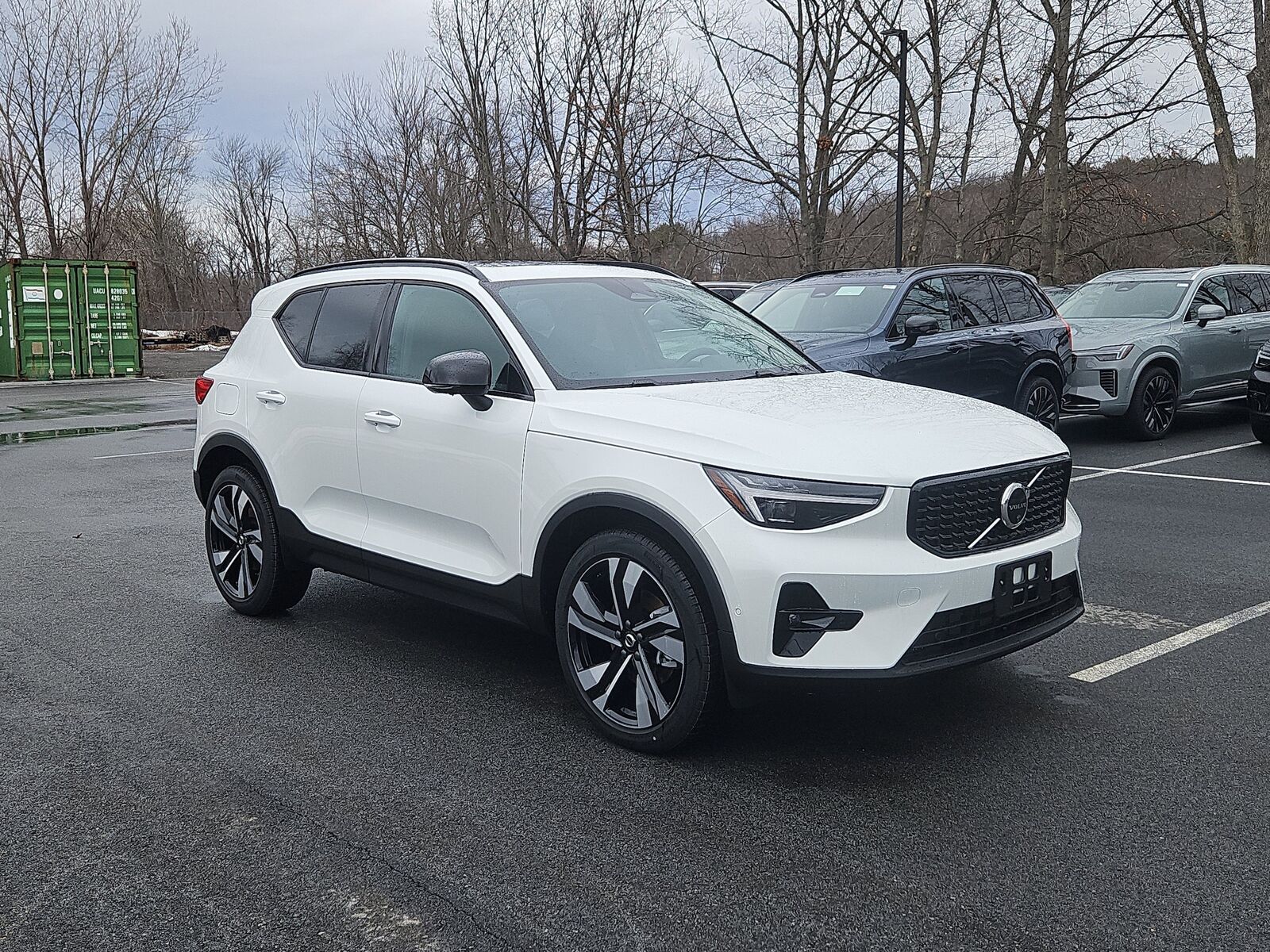 2026 VOLVO XC40