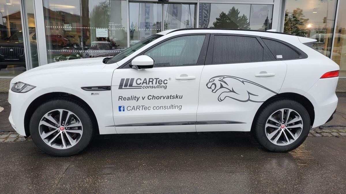 2019 JAGUAR F-Pace