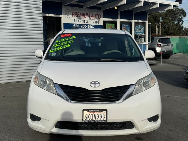 2011 TOYOTA Sienna
