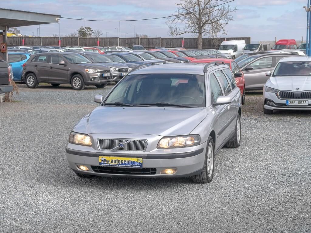 2004 VOLVO V70