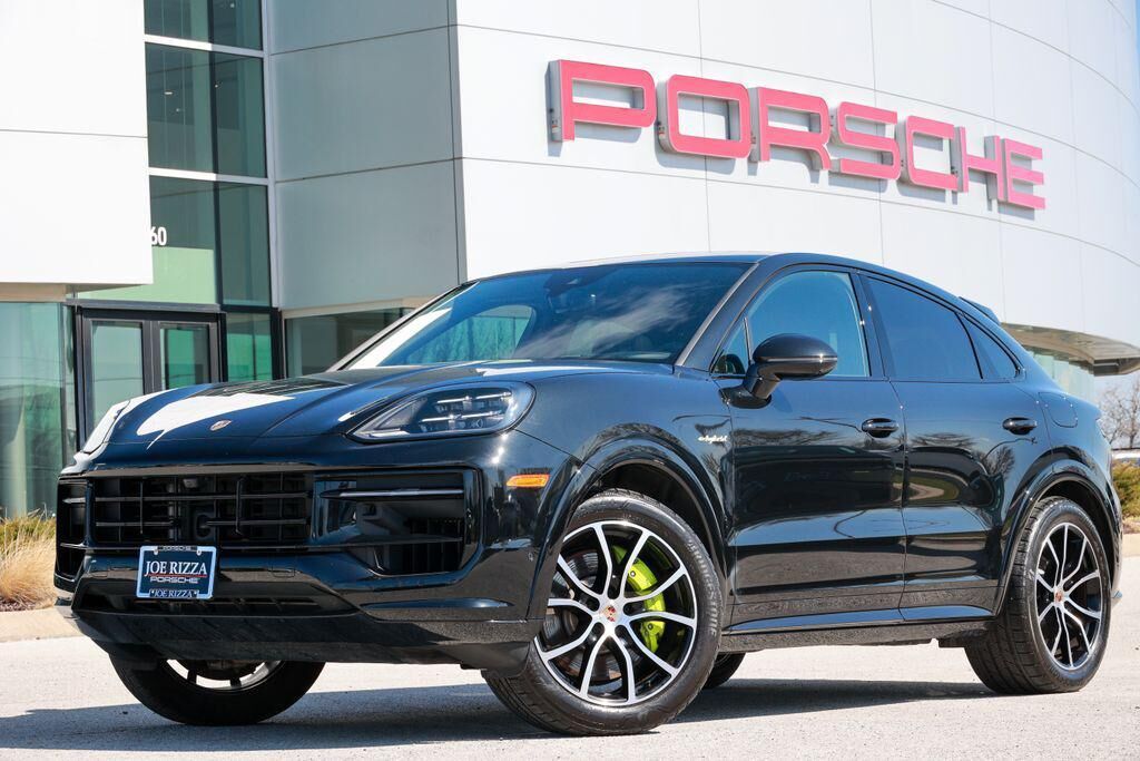2025 PORSCHE Cayenne