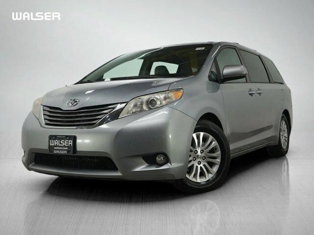 2013 TOYOTA Sienna