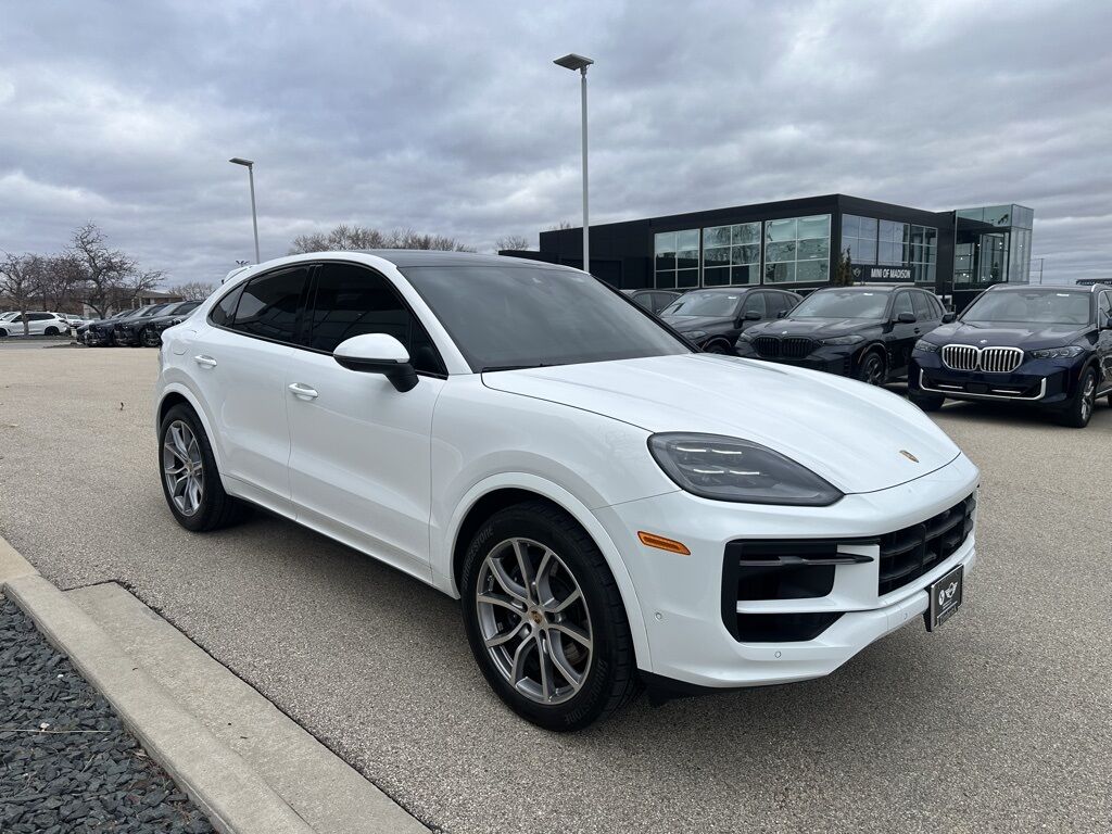 2025 PORSCHE Cayenne