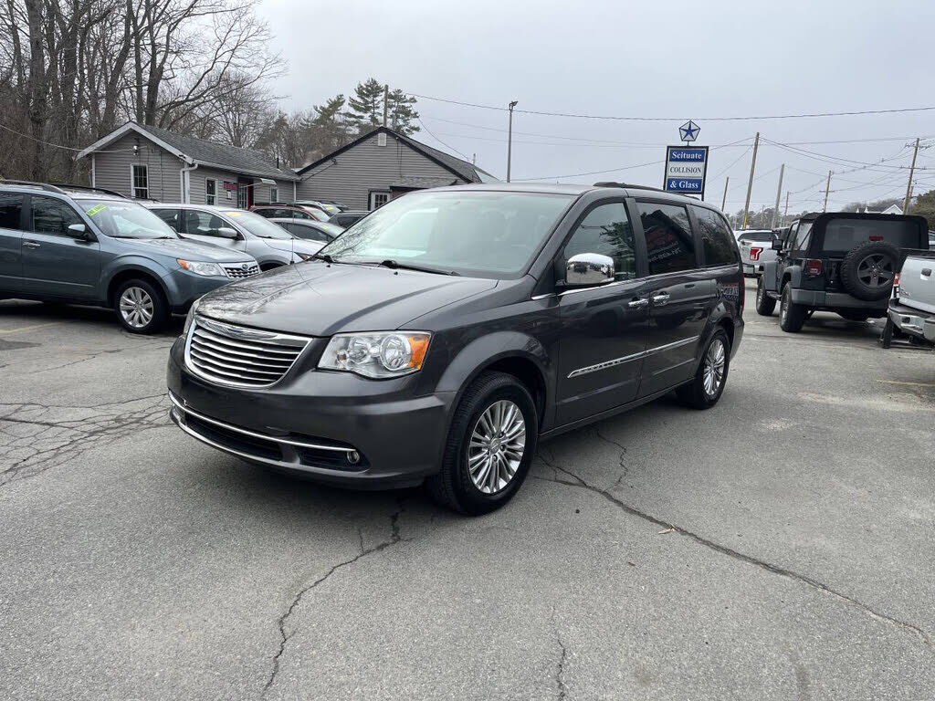 2016 CHRYSLER Town and Country