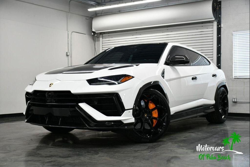 2023 LAMBORGHINI URUS
