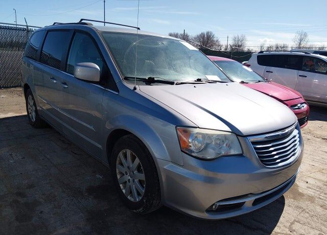 2013 CHRYSLER Town and Country