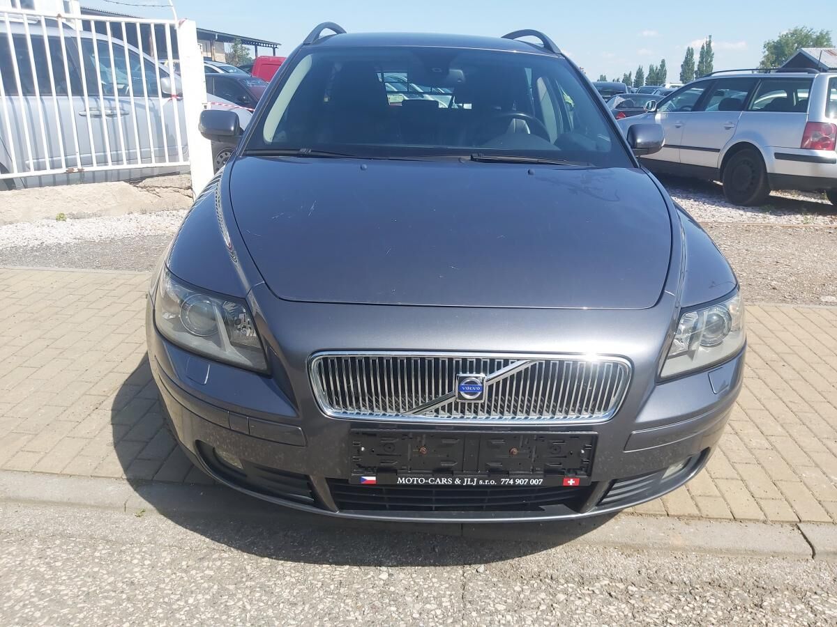 2005 VOLVO V50