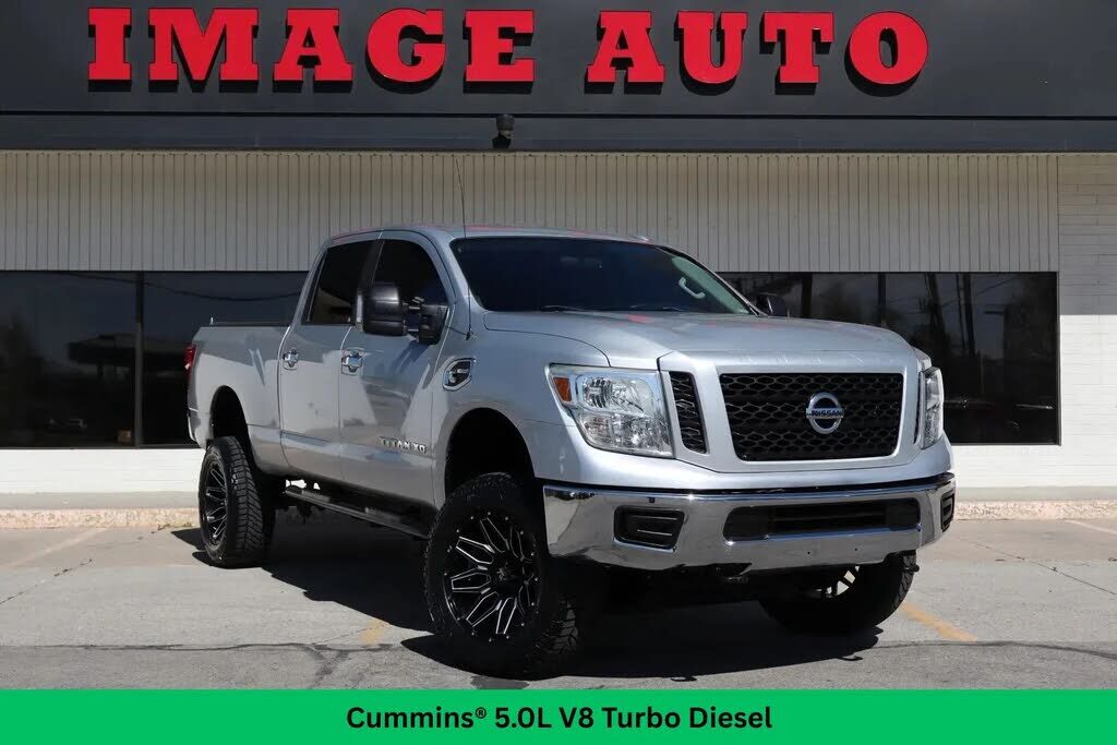 2017 NISSAN Titan
