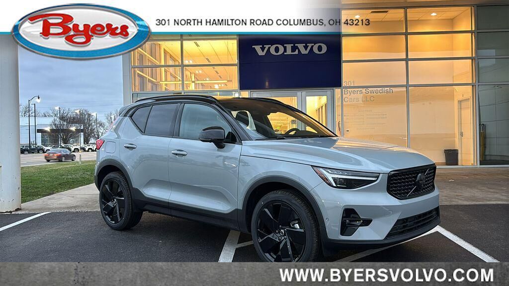 2026 VOLVO XC40