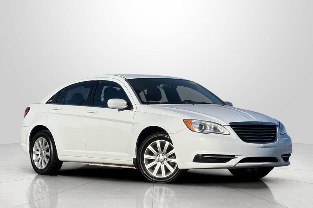 2013 CHRYSLER 200