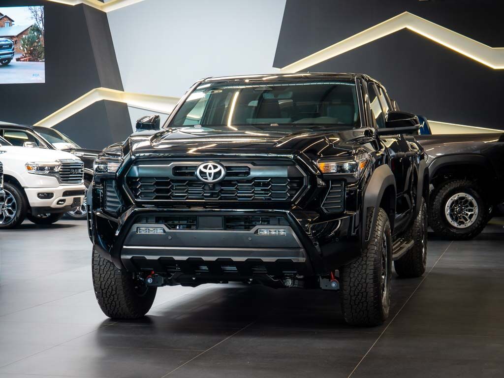 2024 TOYOTA Tacoma