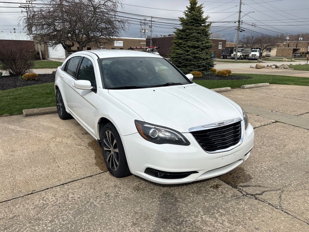 2013 CHRYSLER 200