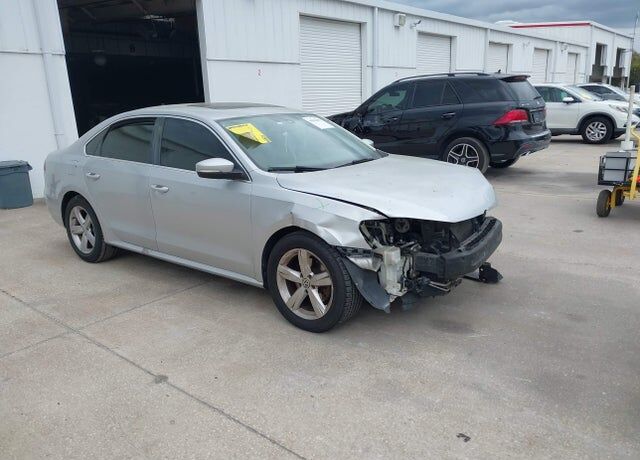 2013 VOLKSWAGEN Passat