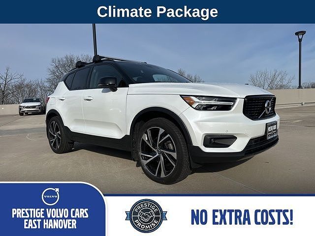 2021 VOLVO XC40