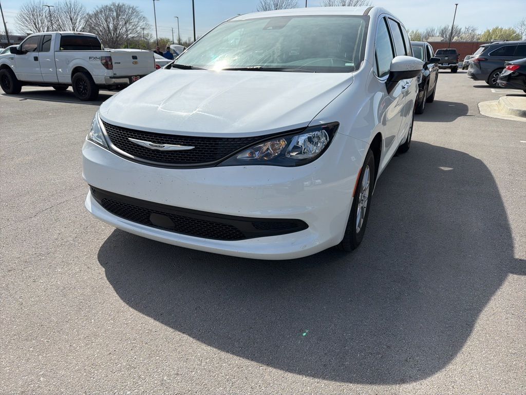 2023 CHRYSLER Voyager