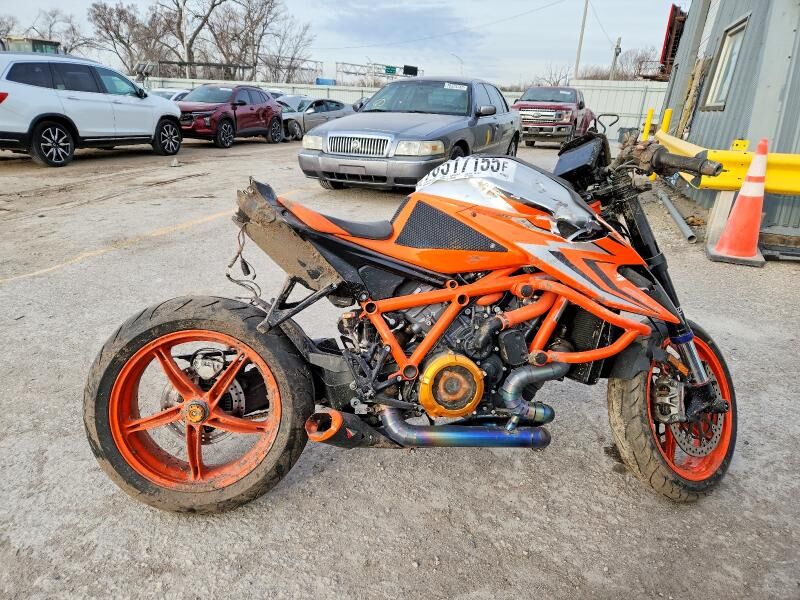2022 KTM Super Duke R