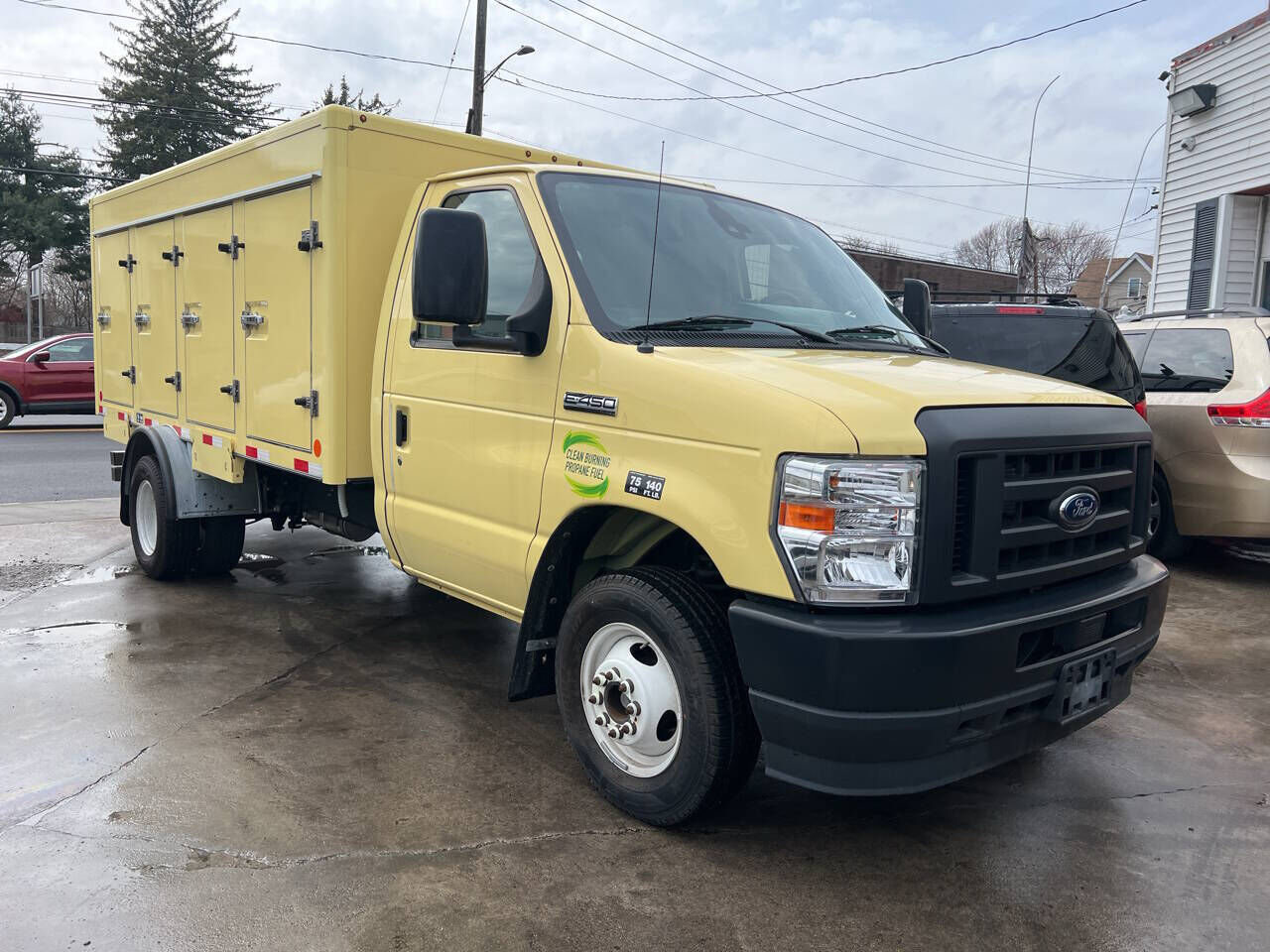 2022 FORD E-450