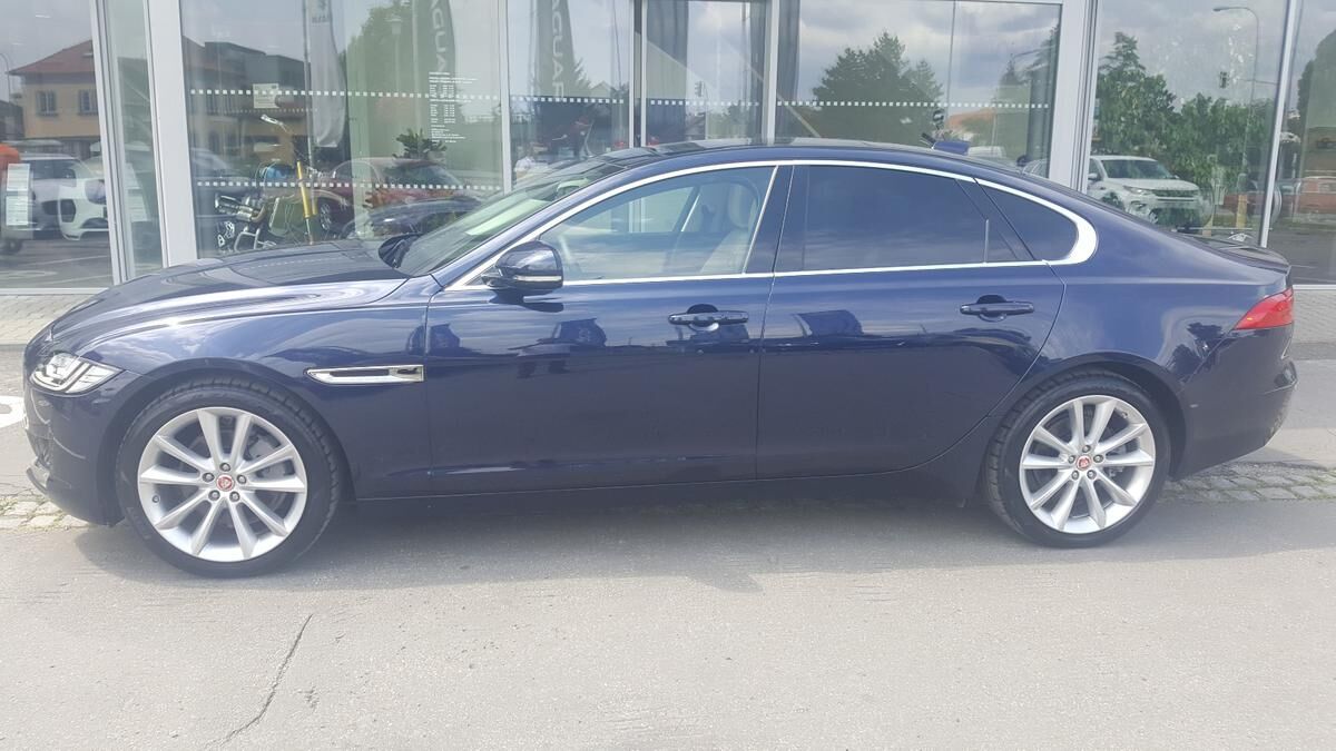 Jaguar XF