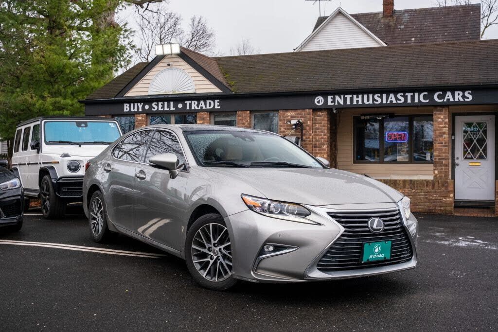 2018 LEXUS ES