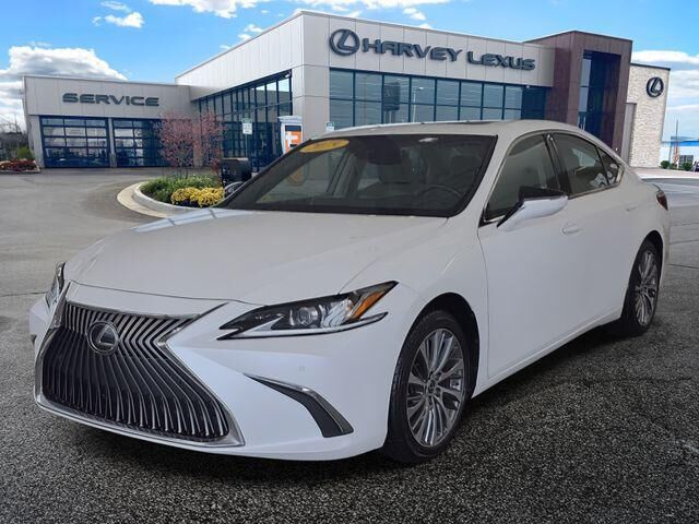 2019 LEXUS ES