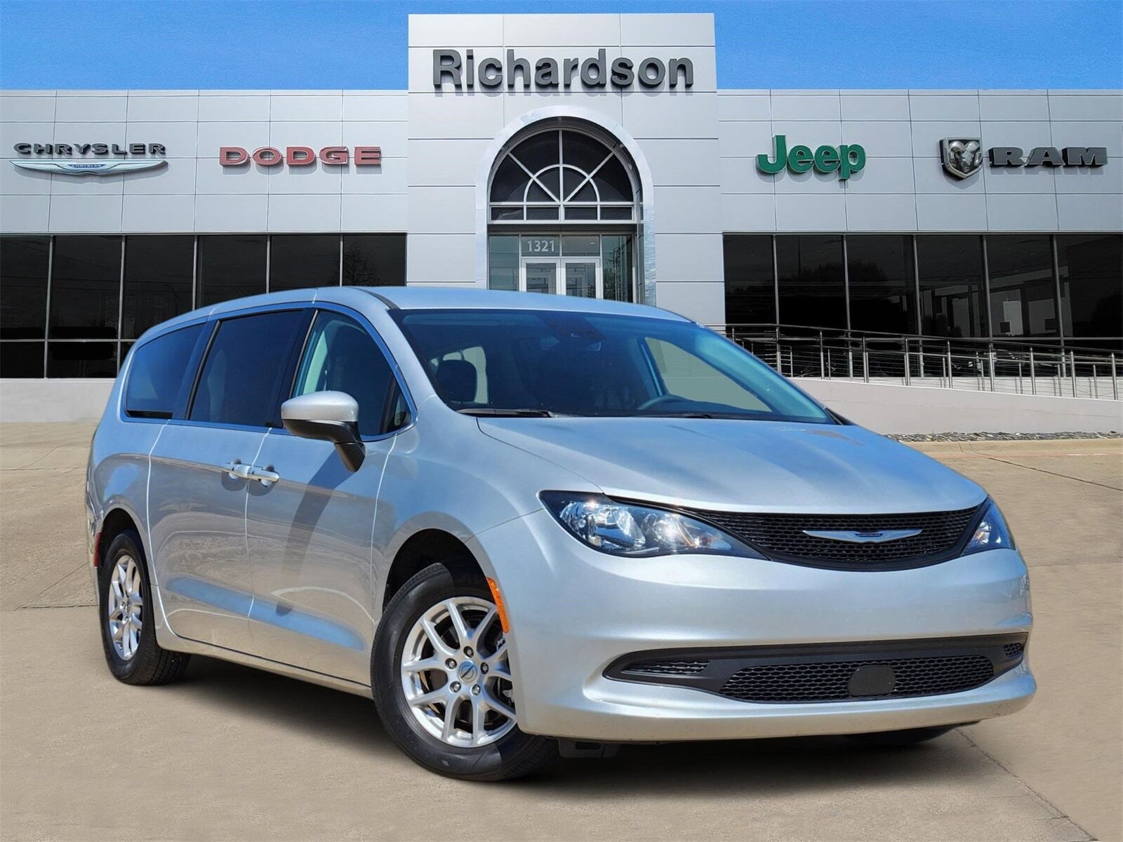 2023 CHRYSLER Voyager