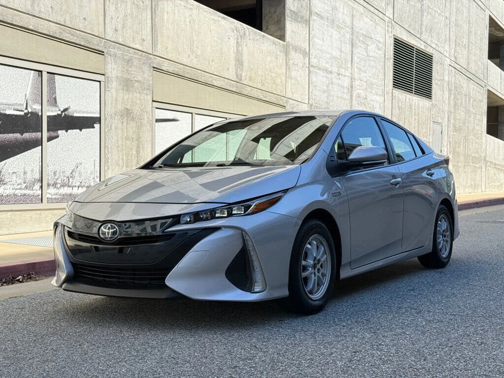 2022 TOYOTA Prius