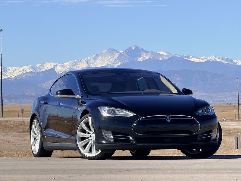 2015 TESLA Model S