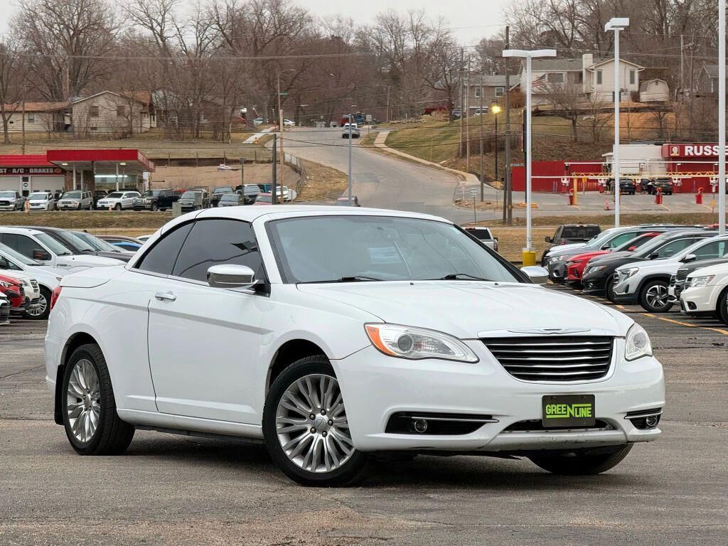 2011 CHRYSLER 200
