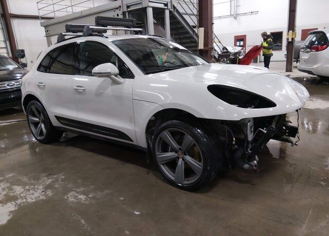 2024 PORSCHE Macan