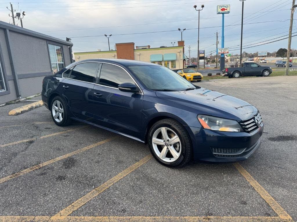 2012 VOLKSWAGEN Passat