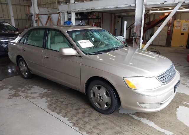 2004 TOYOTA Avalon