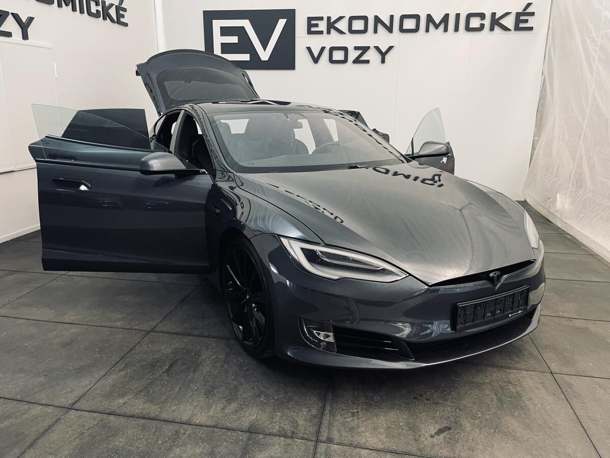 2020 TESLA Model S