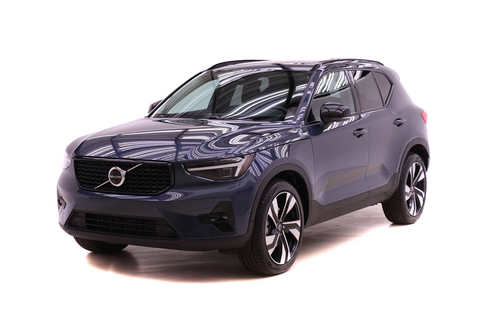 2026 VOLVO XC40
