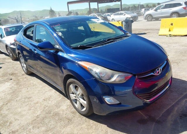 2013 HYUNDAI Elantra